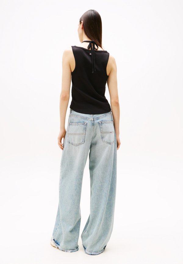 SLIM SCRIPT TANK  - Top2