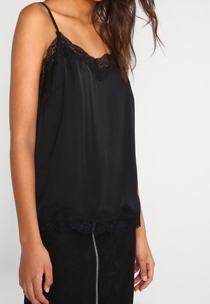 Zwart satijnen camisole met kant langs de halslijn en de zoom. Verstelbare spaghettibandjes. Glad textuur met een ontspannen pasvorm.