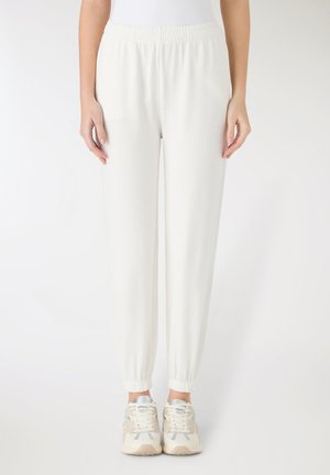 - Spodnie treningowe