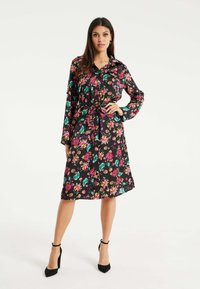 Liquorish FLORAL PRINT - Shirt dress - black