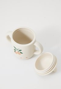 Mug rotondo di colore crema con due manici, decorato con un grafico pesca e piccoli puntini alla base. Include tre coperchi impilabili.
