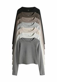 Osiem bluzek z długimi rękawami ułożonych w pionowym stosie. Kolory: czarny, ciemnoszary, beżowy, jasnoszary, biały oraz wzór w czarno-białe paski.