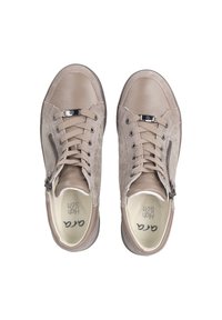 Scarpe beige con lacci, in pelle testurizzata, con cerniera laterale e soletta imbottita. Presentano un motivo geometrico sul materiale esterno.