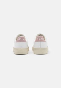 Veja V-12 - Sapatilhas - extra/white/babe