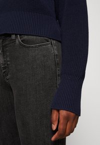 Monki Stickad tröja - dark blue