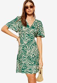 Friends Like These SHORT SLEEVE RUCHED FRONT- REGULAR FIT - Kasdienė suknelė - green