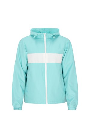 Licht turquoise jack met een witte horizontale streep over de borst, een kap en een rits aan de voorkant; gemaakt van glad, lichtgewicht materiaal.