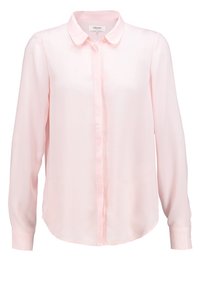 Blouse rose pâle à manches longues en tissu lisse, dotée d'un col classique, d'une patte de boutonnage complète à l'avant et d'un ourlet arrondi.