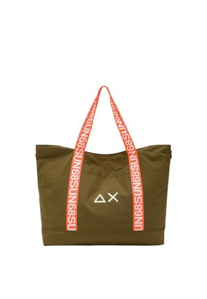Borsa a mano verde oliva con ampi manici arancioni con scritta bianca "SUN68" e logo geometrico bianco al centro davanti.