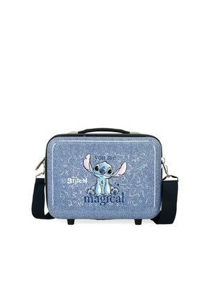 Piccola valigia blu con tracolla nera, raffigurante il personaggio dei cartoni Stitch e il testo "Sei magico" sulla pannello frontale.