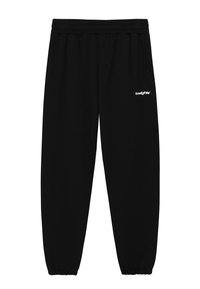 Svarta joggingbyxor med elastisk midja och cuffs. Två sidofickor. Litet vitt logotext nära midjan. Mjuk tygtextur.