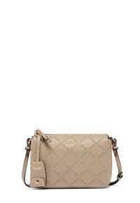 Borsa a tracolla beige realizzata in pelle testurizzata con un motivo a diamante. Presenta un logo dorato, una tracolla regolabile e un'etichetta attaccata.