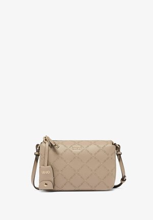 Borsa a tracolla beige realizzata in pelle testurizzata con un motivo a diamante. Presenta un logo dorato, una tracolla regolabile e un'etichetta attaccata.