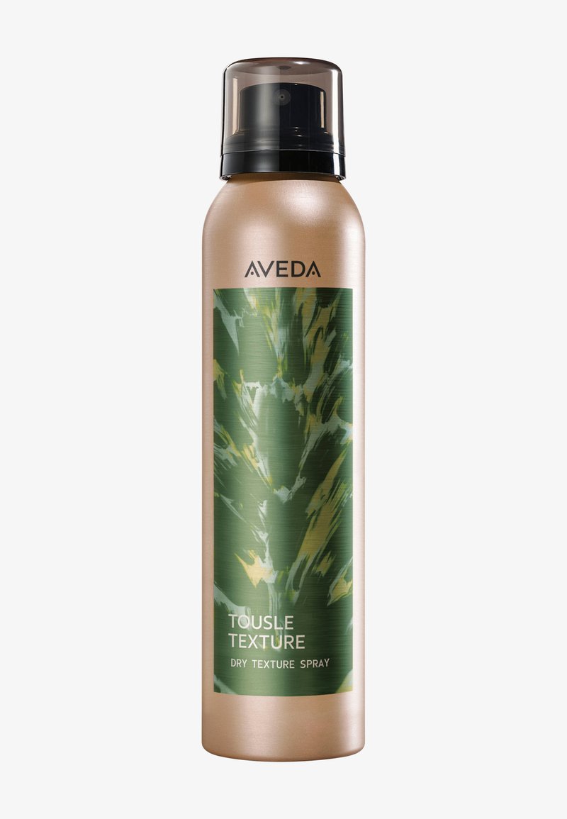Spray texture sèche Aveda Tousle Texture dans un flacon aérosol beige avec une étiquette graphique verte et un capuchon transparent noir.