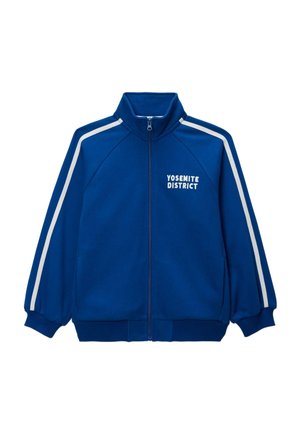 Veste zippée bleue avec des bandes blanches le long des manches. Présente un col montant et le texte "YOSEMITE DISTRICT" à l'avant.