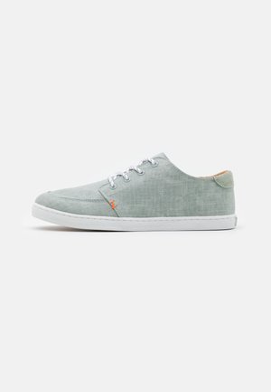 Trainers - cucumber/white