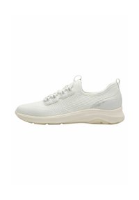 Scarpa atletica bianca con tomaia in rete, superficie testurizzata, lacci piatti e suola in gomma leggera. Presenta accenti minimi e un design snello.