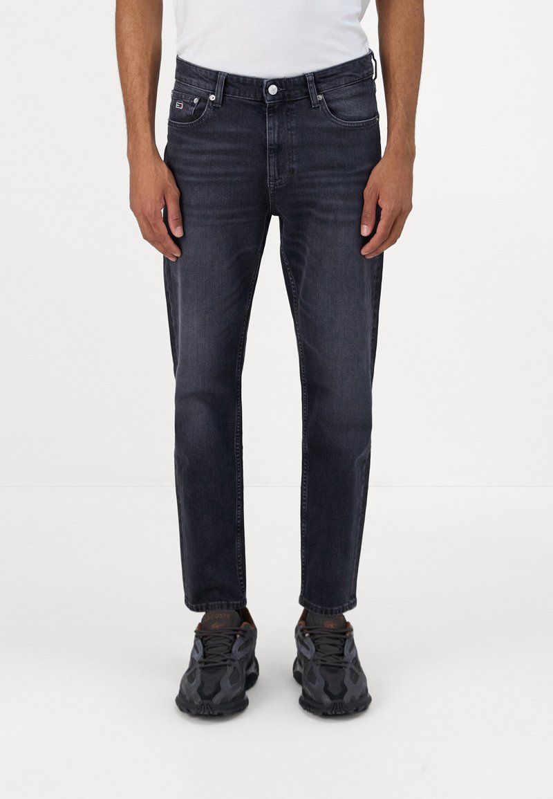 Tommy Jeans DAD REGULAR - Jeans Tapered Fit - denim black