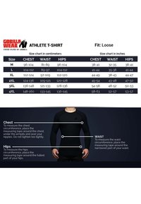 Zwarte sport T-shirt met lange mouwen, gepresenteerd met een maattabel. Belangrijke kenmerken zijn een slim-fit ontwerp, textuurovereenkomst en gedetailleerde meetinstructies.