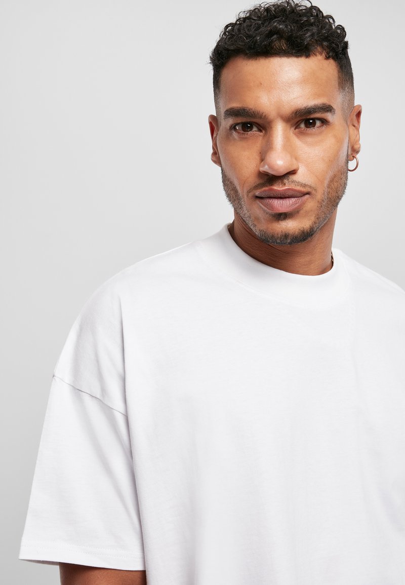 Urban Classics Men's Oversized Mock Neck Shirt - White, Size Small