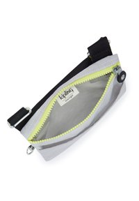 Kipling GIB CEN - Axelremsväska - air grey combo