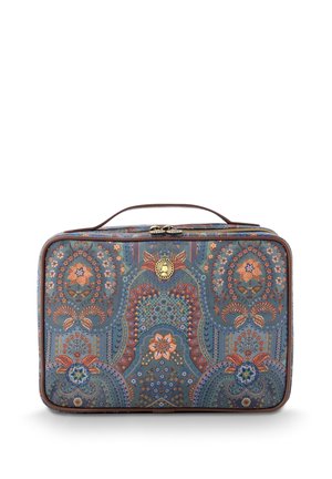 Kosmetiktasche aus Stoff mit blauem Blumendesign, braunen Akzenten, einem oberen Griff und einem doppelten Reißverschluss mit einem dekorativen goldenen Emblem.