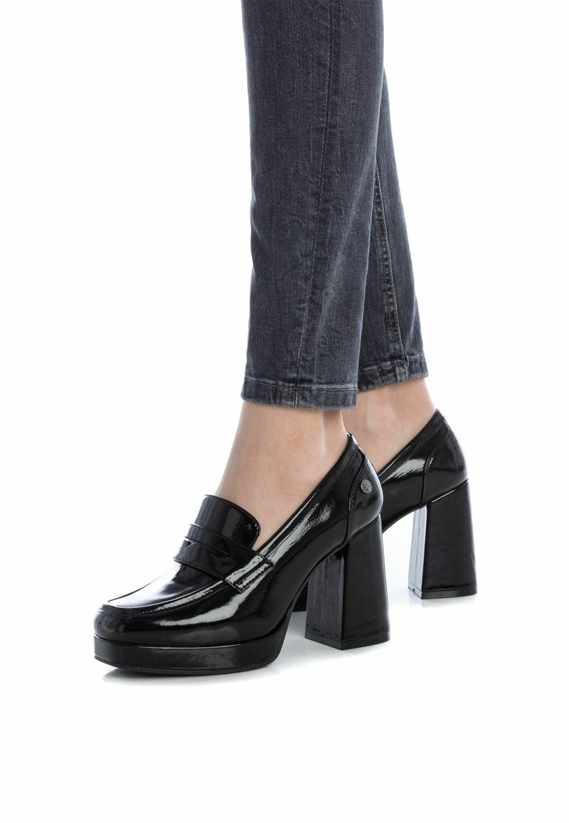 XTI Zapatos de plataforma - black