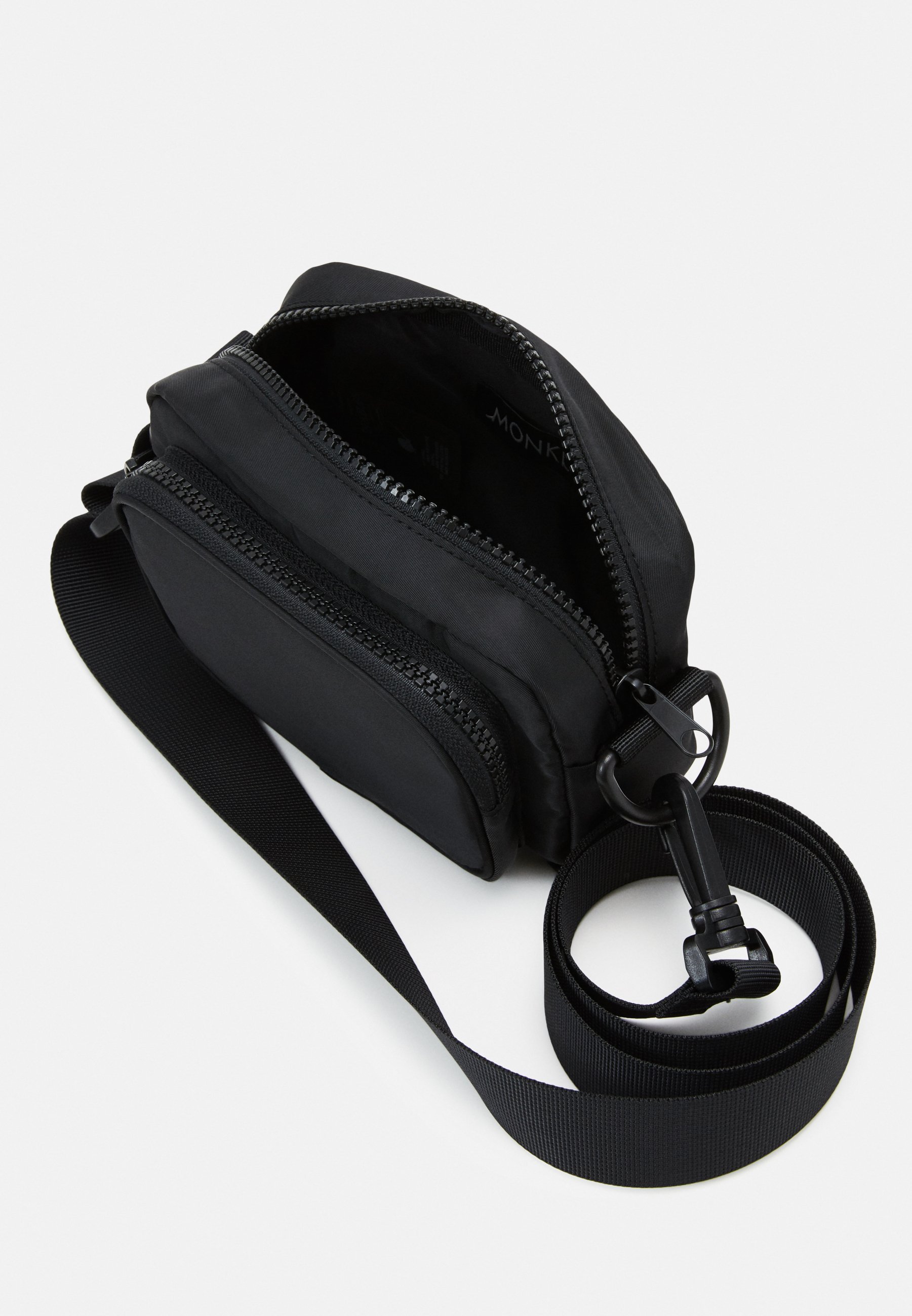 Monki JINDER BAG Skulderveske black nylonsvart Zalando.no Monki JINDER BAG Skulderveske black nylonsvart Zalando.no