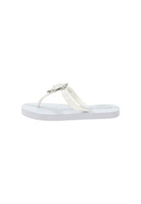 Sandalia de flip-flop blanca con tiras finas y un adorno plateado decorativo que presenta brillantes en la parte superior. Plantilla texturizada de color azul claro.