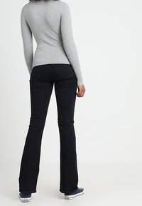 Even&Odd Sweter