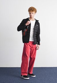 The North Face Y2K SHOULDER BAG - Rankinė per petį - smoked pearl/red