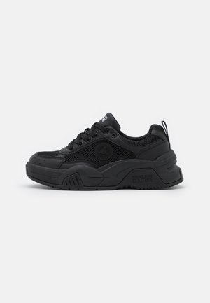 Trainers - black