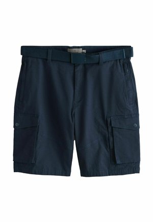 Mørkeblå cargoshorts med sidelommer med klapper og et matchende bælte med et rektangulært spænde.