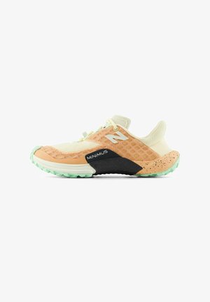 New Balance, MINIMUS TRAIL. - Zapatillas - dried orange lab green