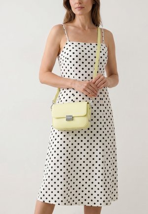 VENEZIA, CROSS BODY BAG - Umhängetasche - light yellow