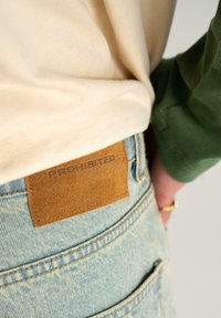 Thumbnail Image 5
