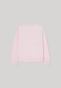 Sudadera rosa con cuello redondo, mangas largas y puños acanalados. Textura suave, diseño simple, sin logotipos ni patrones visibles.