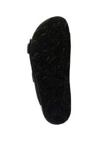 Suola di scarpa in gomma nera con design testurizzato caratterizzato da motivi arrotondati e dettagli di branding. Forma leggermente curva nella punta.