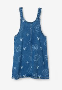 Vestido de mezclilla tipo mono con tirantes ajustables, que presenta un patrón en azul claro de mariposas y motivos de ratones sobre un fondo azul oscuro.