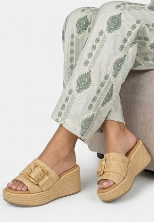 Alma Blue, Mules à talons - marrón claro