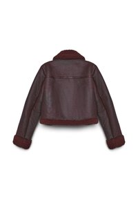 Veste en cuir bourgogne avec un design court, dotée d'un col et de poignets en fourrure, d'une texture lisse et de détails cousus au dos.