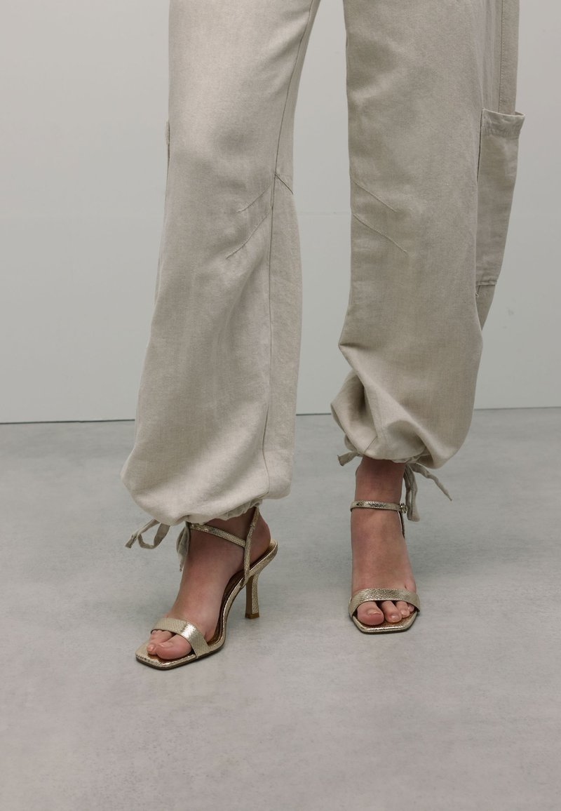 Talon Carre Sandales DorÃ©es Talon Zalando Sandales à Talons Hauts