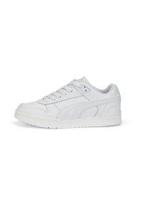 Weiße Schuhe aus glattem und strukturiertem Leder, mit einer leicht erhöhten Sohle, Schnürdesign und dezenten Branding-Elementen.