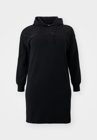 Črna kapucna obleka s dolgimi rokavi, opremljena z čipkastim dizajnom čez ramena in nastavljivo vrvico pri izrezu.