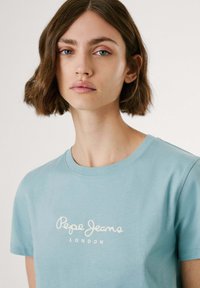 Pepe Jeans BERENICE - Triko s potiskem - soho blue