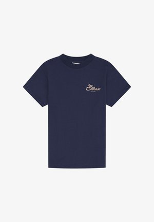Tricou bleumarin cu mâneci scurte, cu un mic logo bej „Ellesse EST 1959” pe partea stângă a pieptului.