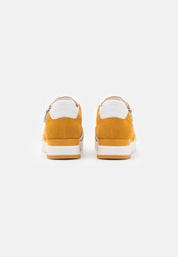 Marco Tozzi BY GUIDO MARIA KRETSCHMER - Sneaker low - saffron comb