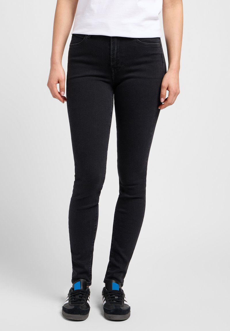 Jean skinny noirs en denim à la texture lisse, avec un design classique à cinq poches et une légère élasticité pour le confort.