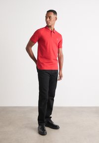 BOSS PASSENGER - Polo marškinėliai - medium red