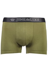 Boxer da uomo verde oliva in tessuto morbido, con una cintura scura recante il logo "JUNK de LUXE" e cuciture rinforzate.